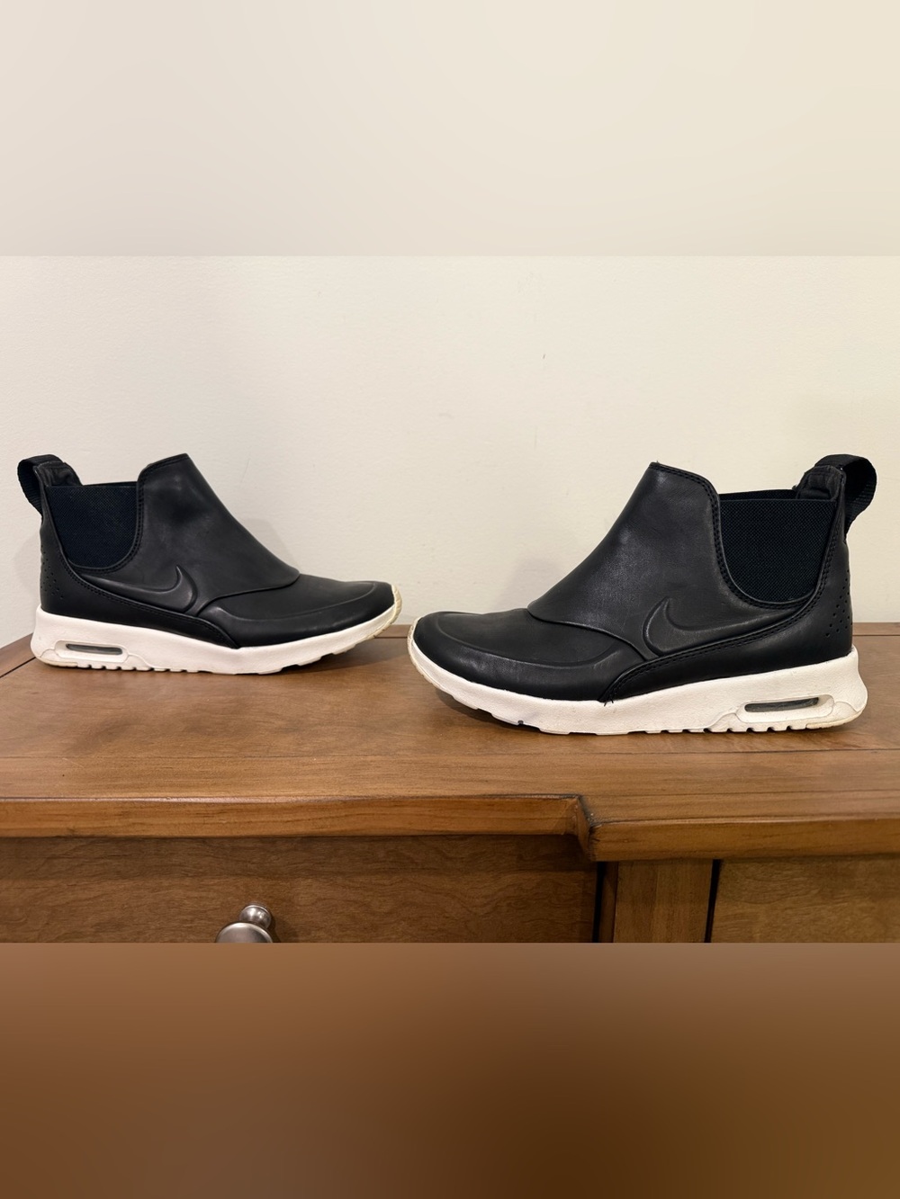 Nike Women’s Air Max Thea Mid Sneakers Size 7